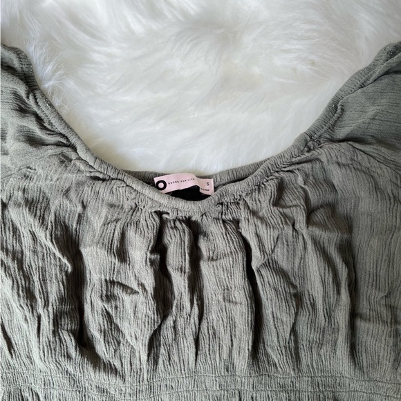 Olive green synched waist womens top! Women’s size Small. Great condition! - Picture 4 of 4